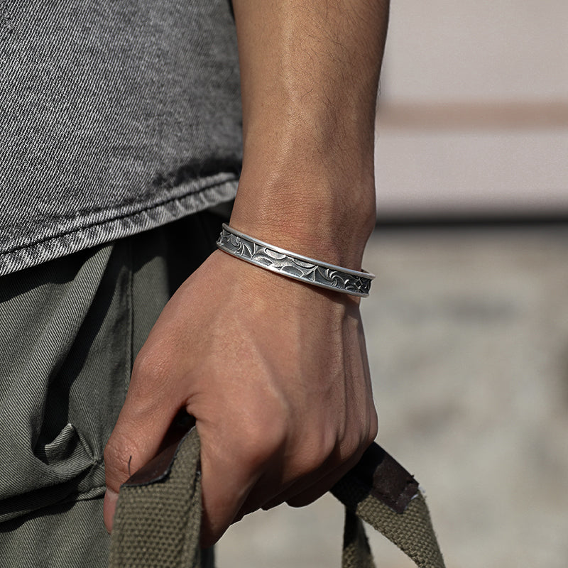 Crescimento Cuff Bracelet